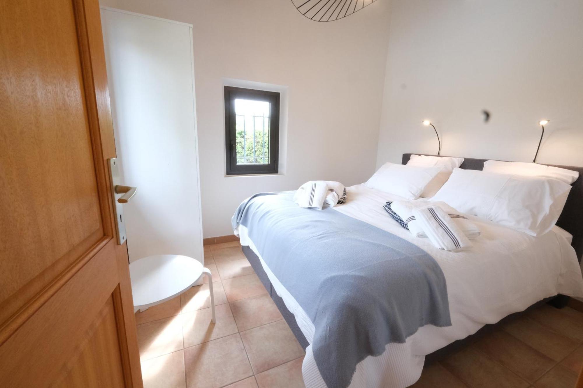 Provencal House With Heated Pool, View Of The Luberon In Robion - Accommodates 12 People. Buitenkant foto