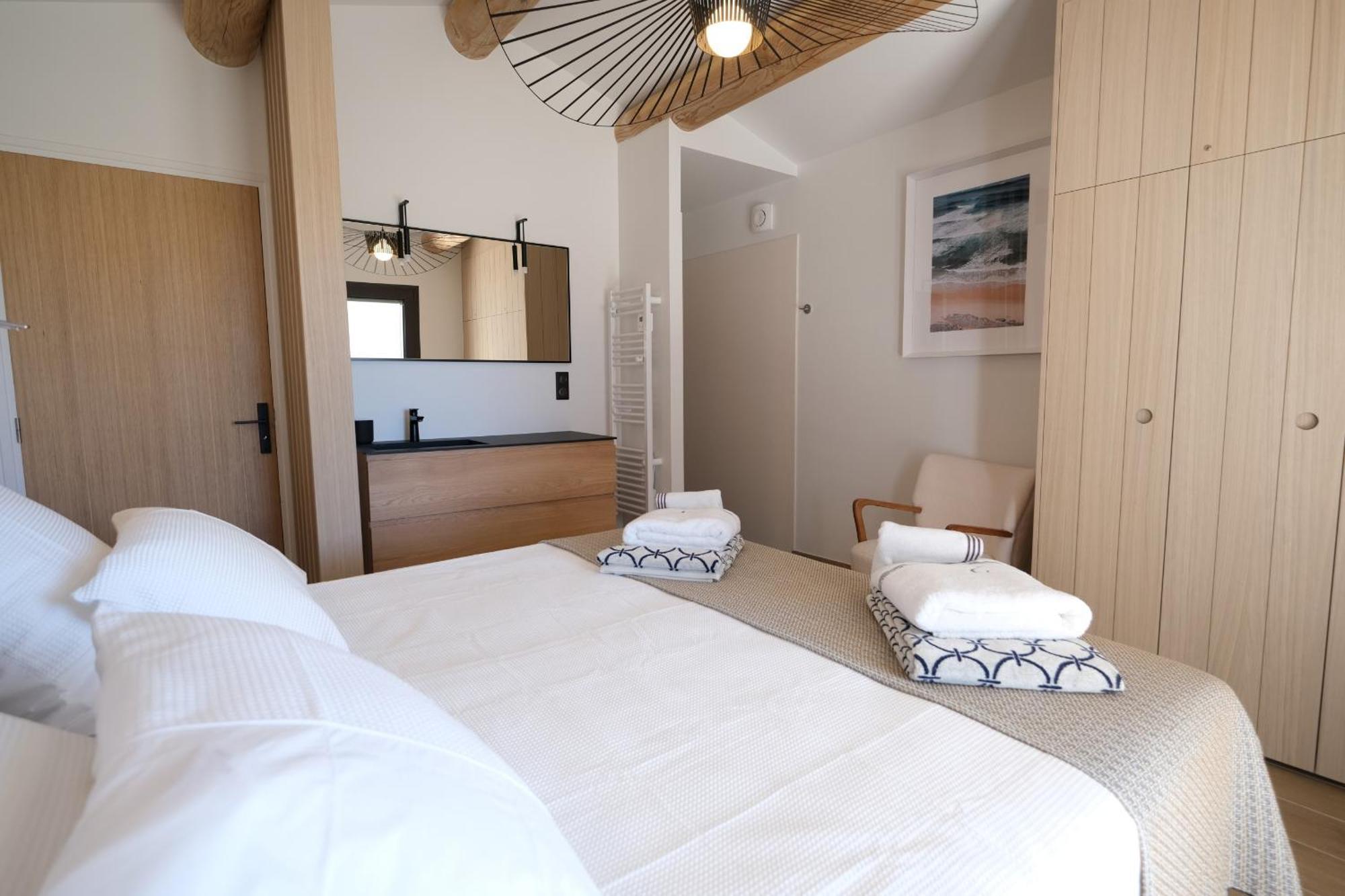 Provencal House With Heated Pool, View Of The Luberon In Robion - Accommodates 12 People. Buitenkant foto