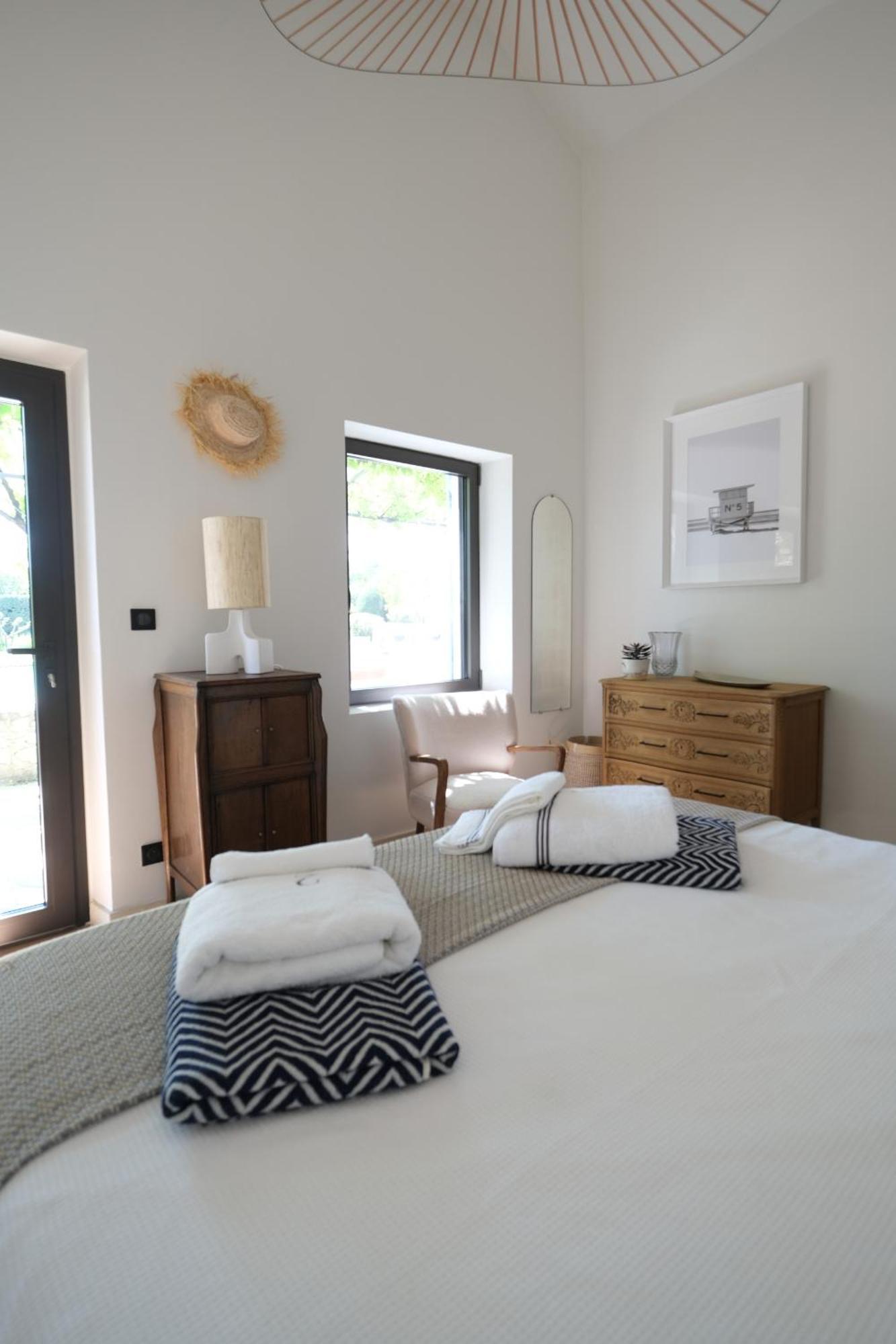 Provencal House With Heated Pool, View Of The Luberon In Robion - Accommodates 12 People. Buitenkant foto