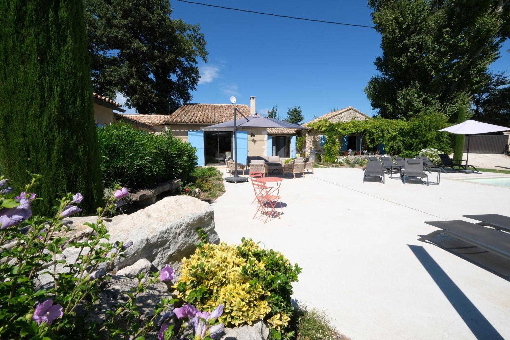 Provencal House With Heated Pool, View Of The Luberon In Robion - Accommodates 12 People. Buitenkant foto